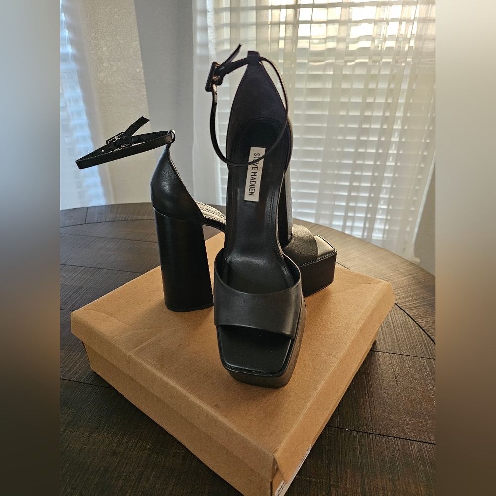 STEVE MADDEN / Kassiani Ankle Strap /Black Leat Platform Sandals Sz 8